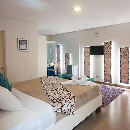 Avenue One Hotel Upper Digos Экстерьер фото