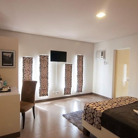 Avenue One Hotel Upper Digos Экстерьер фото